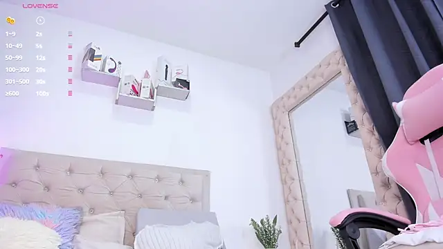 Snapshot of lorennahernandez01 chatting on 9, 10, 2025 lorennahernandez01 online show from 9, 10, 2025