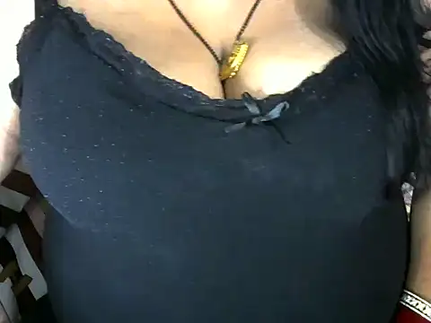 Snapshot of dramebaz_queen chatting on 19, 11, 2025 dramebaz queen online show from 19, 11, 2025