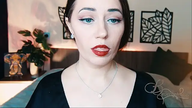 MissBeverlyMills online show from 21, 2, 2025