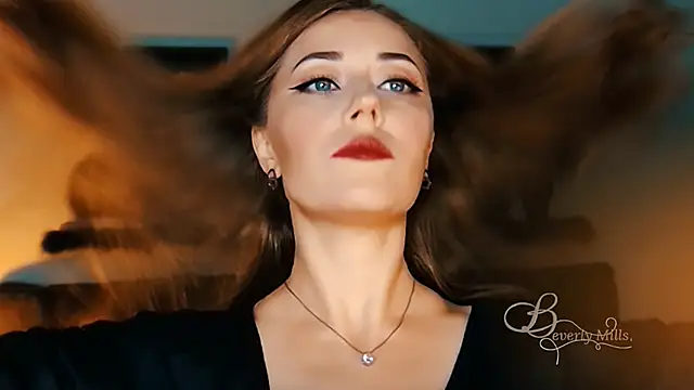 MissBeverlyMills online show from 29, 9, 2025