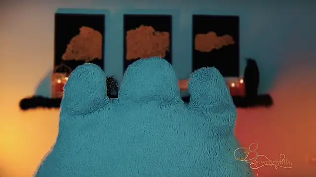 MissBeverlyMills online show from 8, 11, 2025