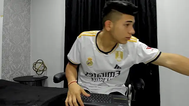 andrew rose  online show from 7, 1, 2025