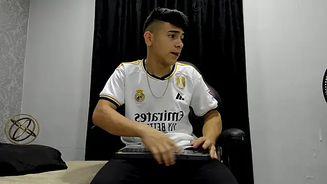 andrew rose  online show from 16, 1, 2025