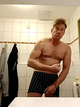 Snapshot of MArciQuarky chatting on 11, 9, 2025 MArciQuarky online show from 11, 9, 2025