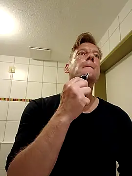 Snapshot of MArciQuarky chatting on 4, 10, 2025 MArciQuarky online show from 4, 10, 2025