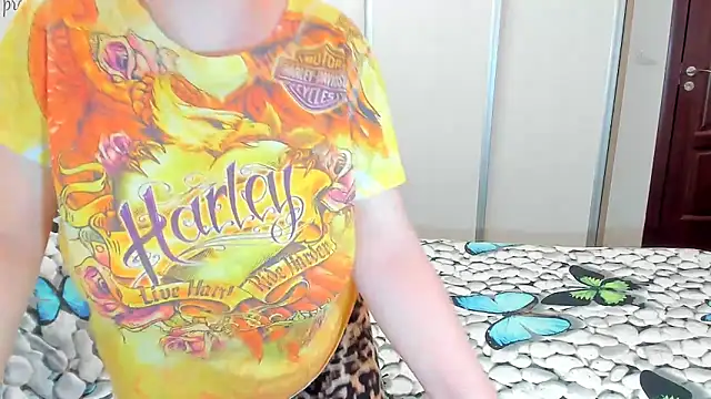 Adelamilfsex online show from 19, 4, 2026