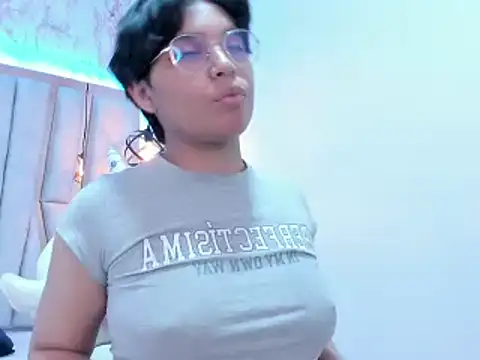 Emmapark  online show from 21, 2, 2025