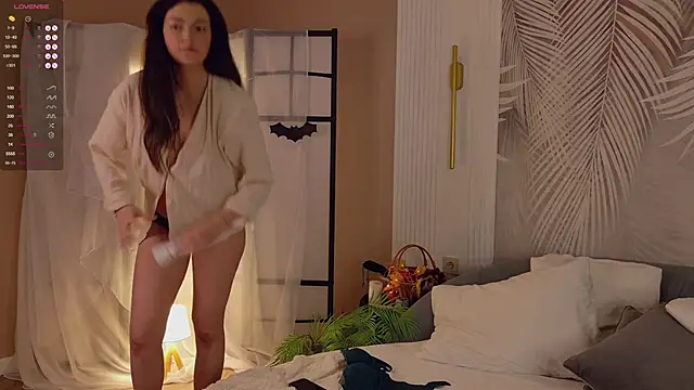 Miley Smile online show from 6, 11, 2025