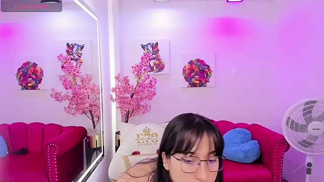 Miss dolly  online show from 5, 3, 2025