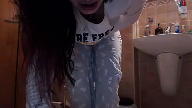 Snapshot of LovelyAndraGirl chatting on 2, 5, 2026 LovelyAndraGirl online show from 2, 5, 2026