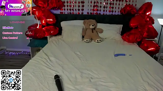 Kelly Hardy online show from 15, 2, 2025