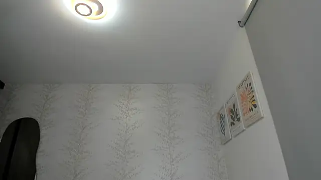 layla vanegas online show from 25, 1, 2025