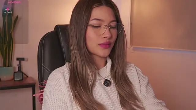 AyraSmith  online show from 11, 3, 2026