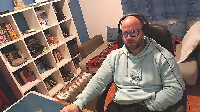 ravingr4d4 online show from 9, 3, 2025