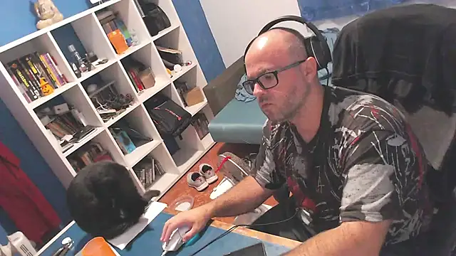 ravingr4d4 online show from 10, 9, 2025