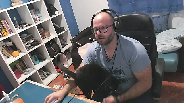 ravingr4d4 online show from 27, 10, 2025