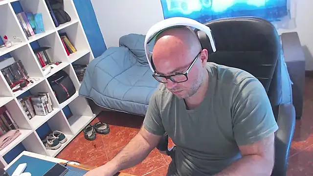 ravingr4d4 online show from 27, 4, 2026