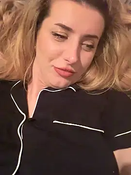 RoxxyDallas online show from 9, 3, 2025