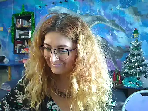 Snapshot of Helen1974 chatting on 5, 1, 2025 Helen1974 online show from 5, 1, 2025