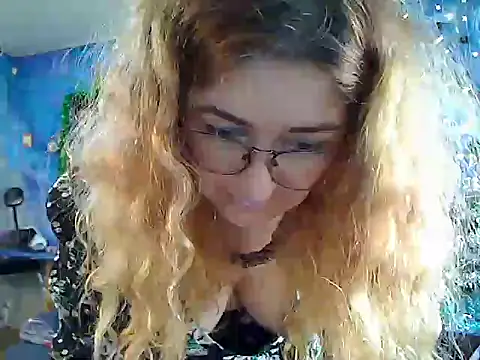 Snapshot of Helen1974 chatting on 5, 1, 2025 Helen1974 online show from 5, 1, 2025