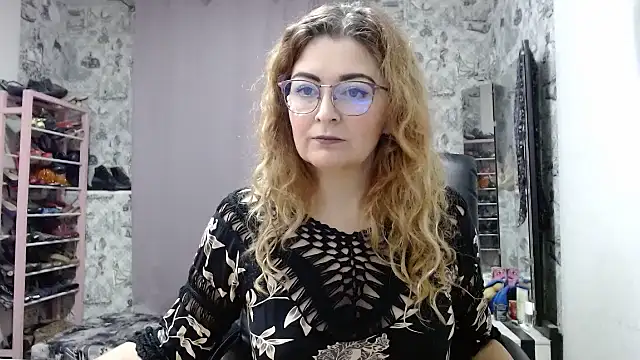 Snapshot of Helen1974 chatting on 9, 1, 2025 Helen1974 online show from 9, 1, 2025