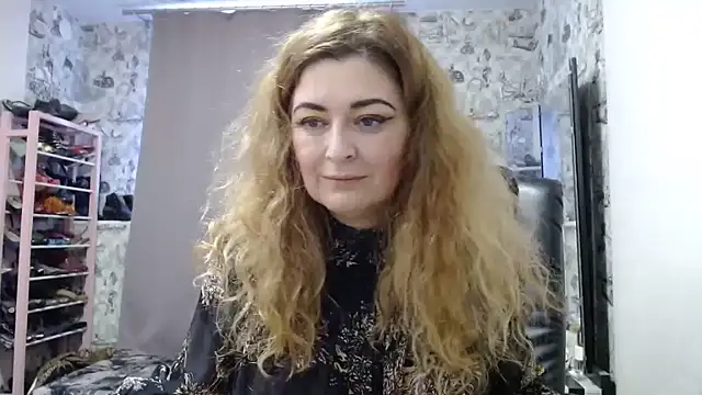 Snapshot of Helen1974 chatting on 15, 1, 2025 Helen1974 online show from 15, 1, 2025