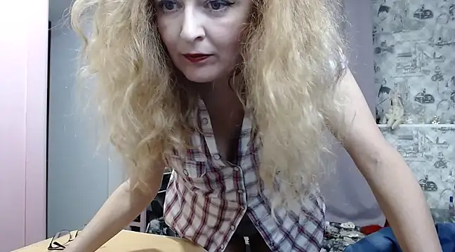 Snapshot of Helen1974 chatting on 28, 1, 2025 Helen1974 online show from 28, 1, 2025