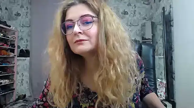 Snapshot of Helen1974 chatting on 8, 2, 2025 Helen1974 online show from 8, 2, 2025