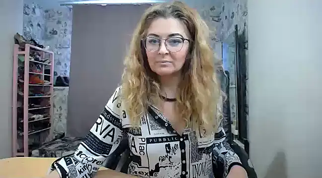 Snapshot of Helen1974 chatting on 19, 2, 2025 Helen1974 online show from 19, 2, 2025