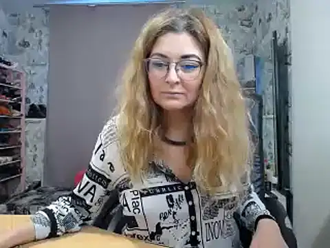 Snapshot of Helen1974 chatting on 19, 2, 2025 Helen1974 online show from 19, 2, 2025