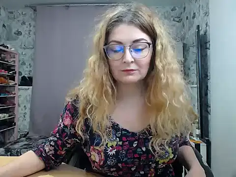 Snapshot of Helen1974 chatting on 4, 3, 2025 Helen1974 online show from 4, 3, 2025