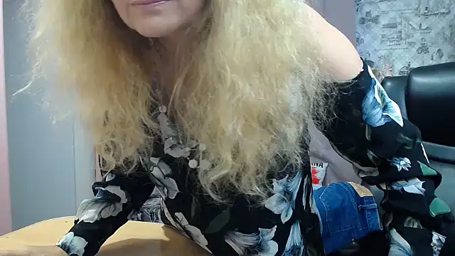 Snapshot of Helen1974 chatting on 18, 10, 2025 Helen1974 online show from 18, 10, 2025