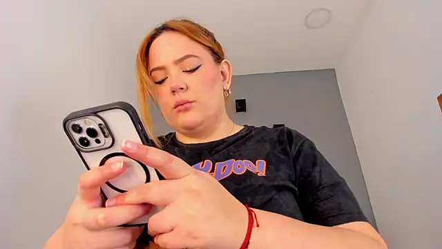 sophiarossee  online show from 15, 2, 2025