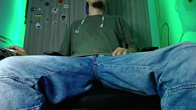 Snapshot of zacwatson_ chatting on 22, 12, 2024 zacwatson online show from 22, 12, 2024