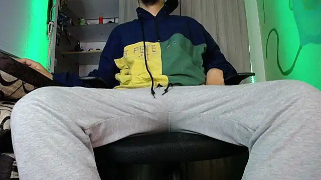 Snapshot of zacwatson_ chatting on 28, 12, 2024 zacwatson online show from 28, 12, 2024