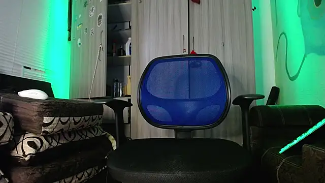 Snapshot of zacwatson_ chatting on 12, 1, 2025 zacwatson online show from 12, 1, 2025