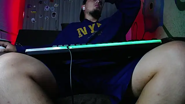 Snapshot of zacwatson_ chatting on 4, 3, 2025 zacwatson online show from 4, 3, 2025