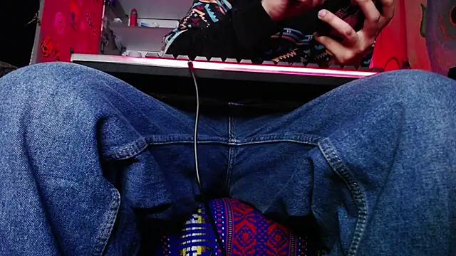 Snapshot of zacwatson_ chatting on 8, 10, 2025 zacwatson online show from 8, 10, 2025