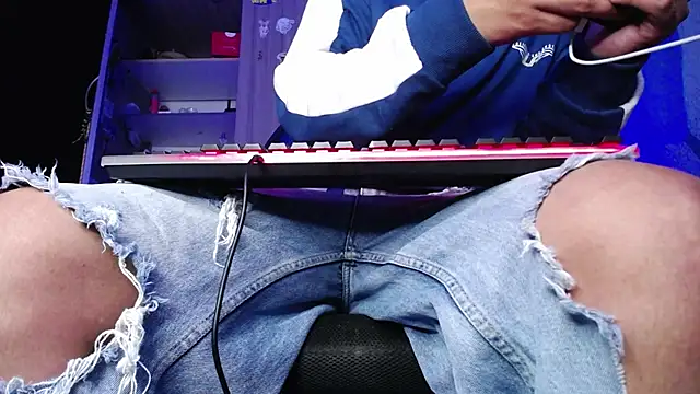 Snapshot of zacwatson_ chatting on 12, 10, 2025 zacwatson online show from 12, 10, 2025