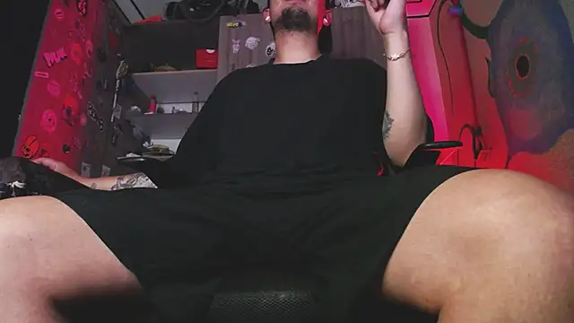 Snapshot of zacwatson_ chatting on 14, 10, 2025 zacwatson online show from 14, 10, 2025