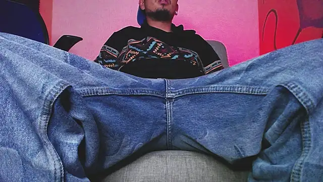 Snapshot of zacwatson_ chatting on 21, 10, 2025 zacwatson online show from 21, 10, 2025