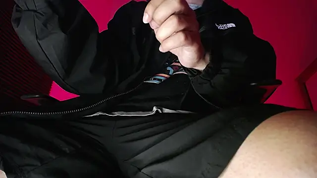 Snapshot of zacwatson_ chatting on 27, 10, 2025 zacwatson online show from 27, 10, 2025