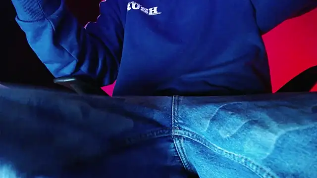 Snapshot of zacwatson_ chatting on 8, 11, 2025 zacwatson online show from 8, 11, 2025