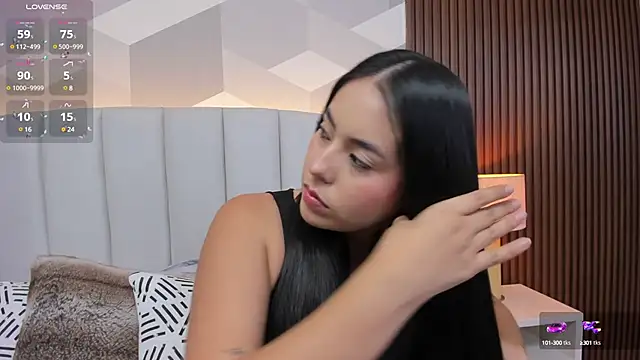 Julietasantos   online show from 11, 3, 2025