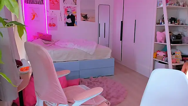 Lily Young online show from 22, 4, 2026