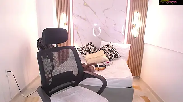 Mariana Rojas online show from 5, 6, 2026