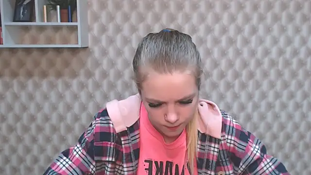 AliceFlirtt  online show from 5, 2, 2025