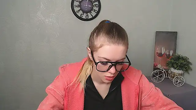 AliceFlirtt  online show from 28, 2, 2025