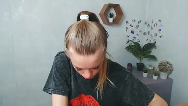 AliceFlirtt  online show from 9, 9, 2025