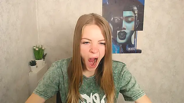 AliceFlirtt  online show from 13, 9, 2025